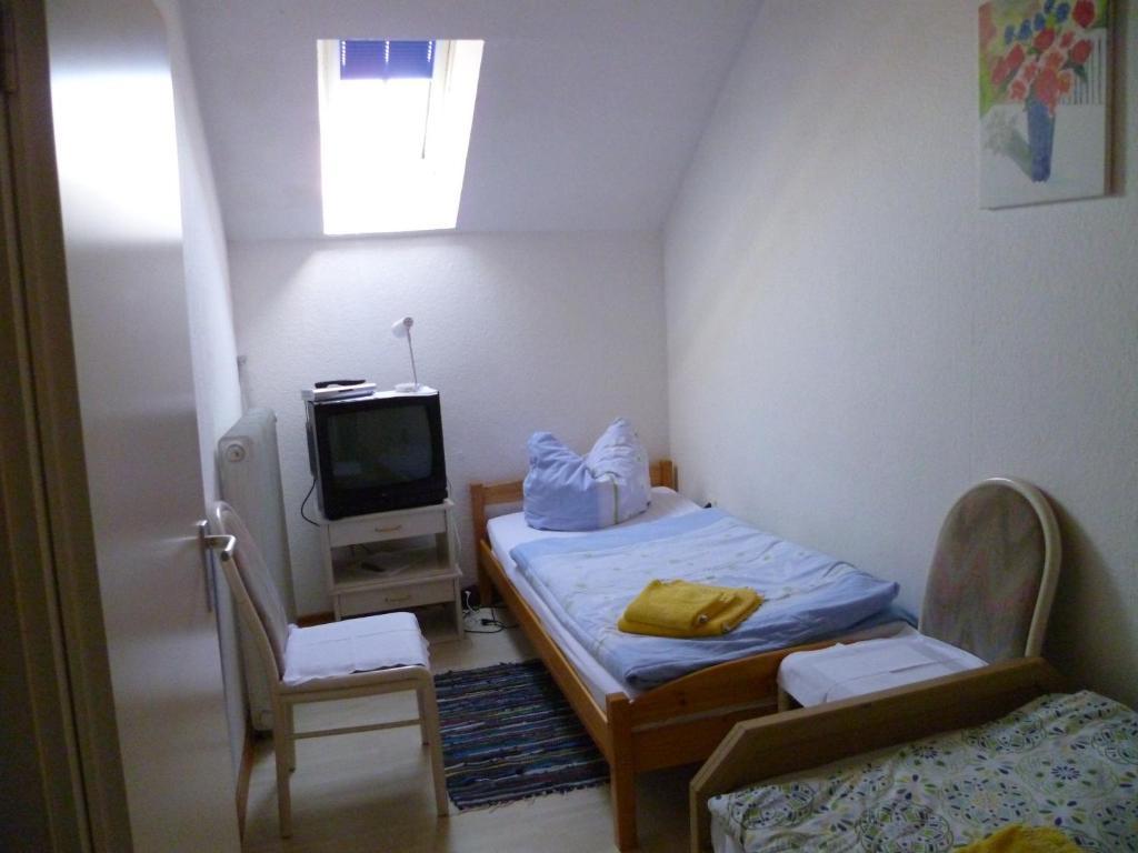 Hotel Rotbuche Westoverledingen Room photo